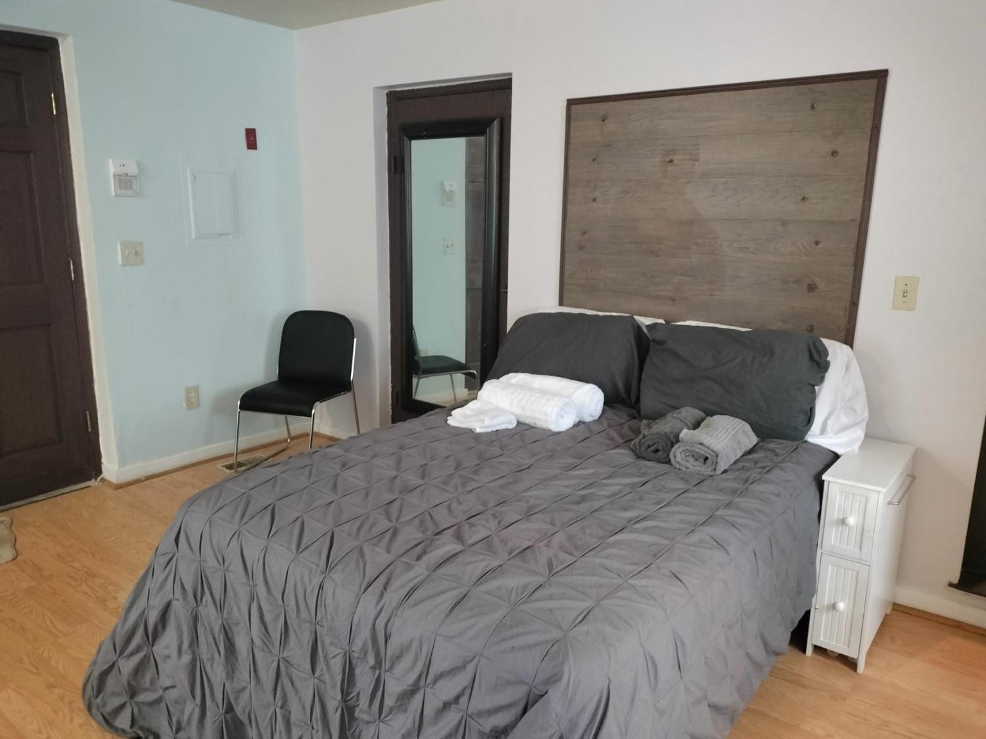 Studio In Downtown Фредерик Екстериор снимка