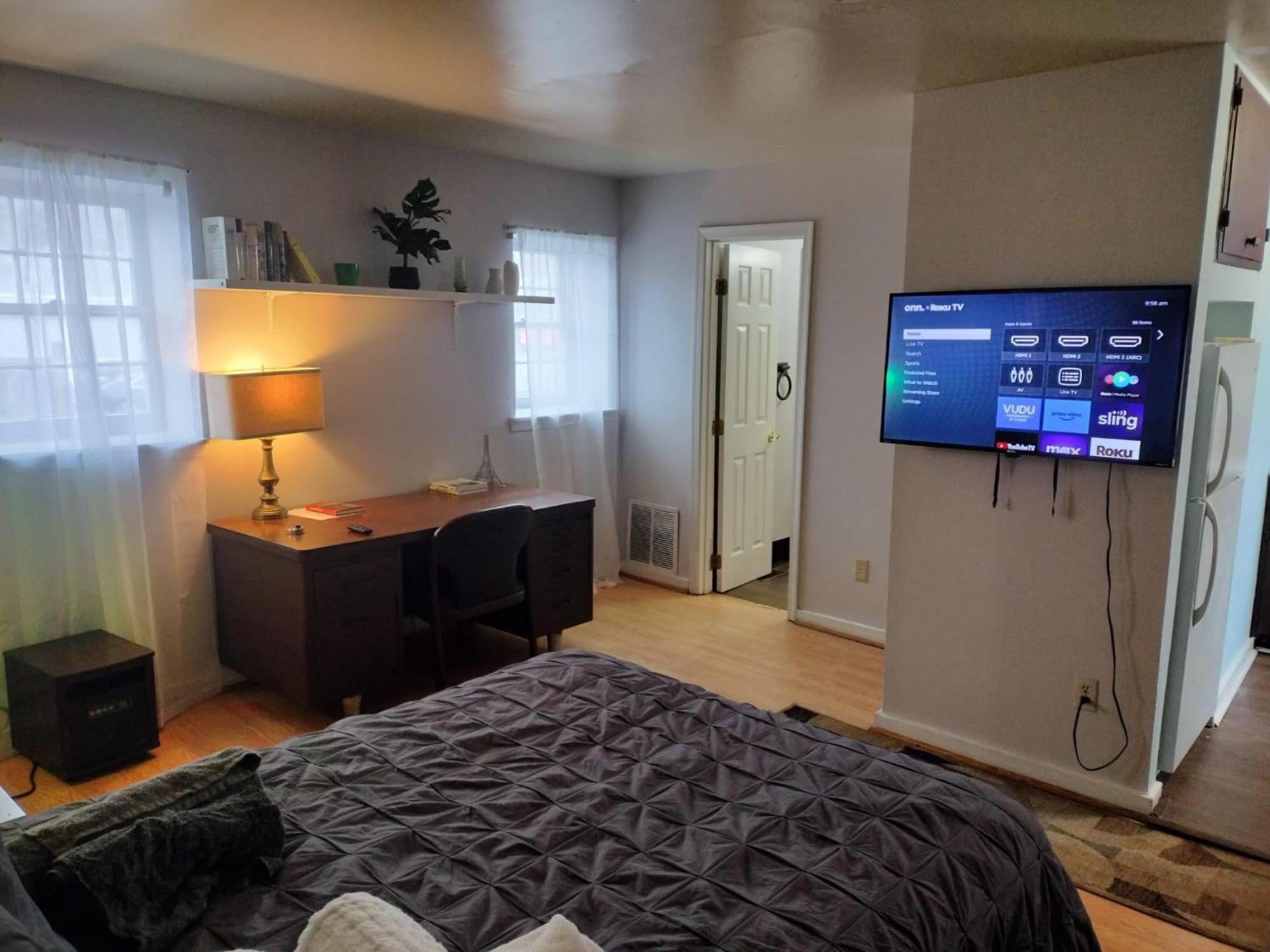 Studio In Downtown Фредерик Екстериор снимка